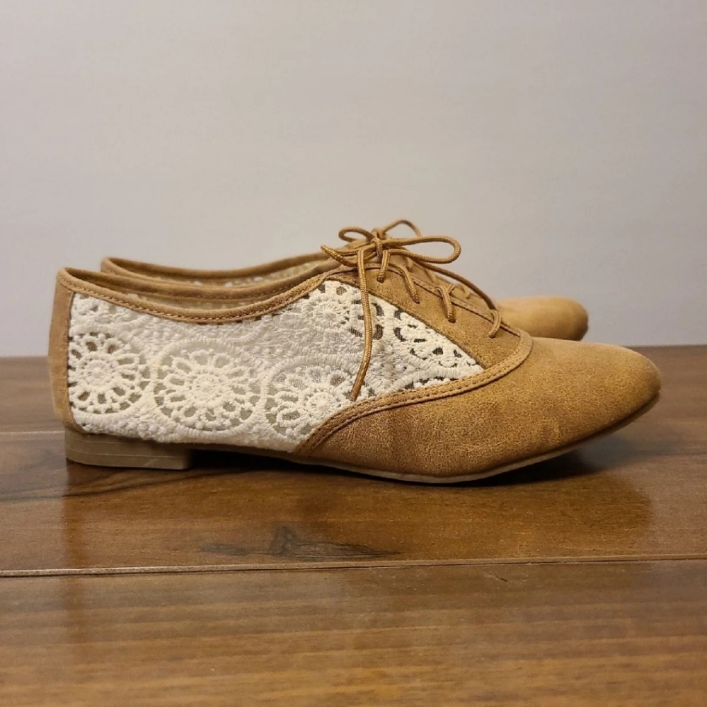 Lower Eastside tan suede flats with lace size 7